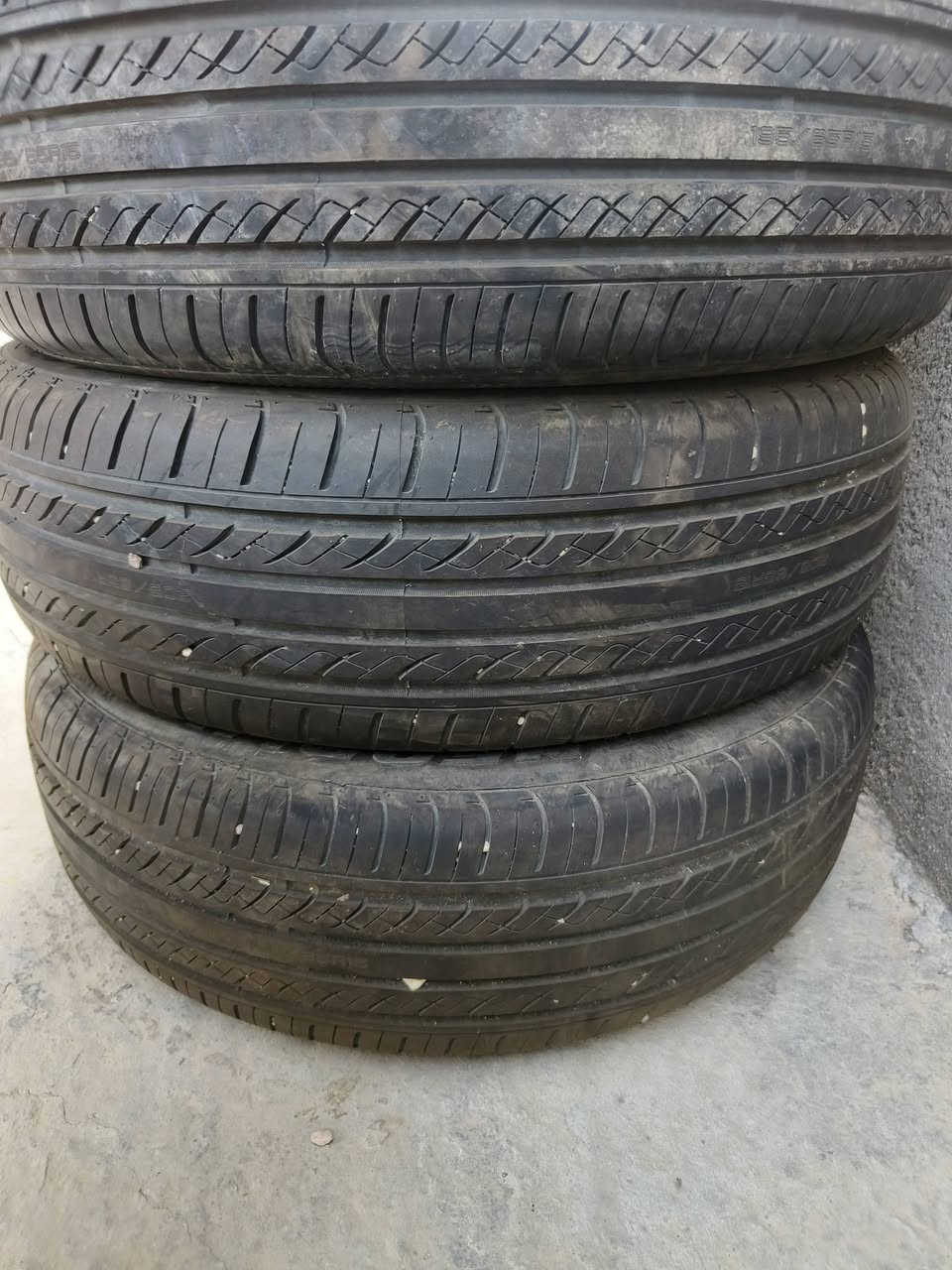 سلام عليكم تايرات إنتاج 25 نضيف كلش مابيهن بناجر  نضيفات كلش 
صيني درجه أولى الحجم بالصور 
***********
