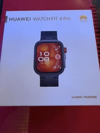 ساعة فيت ٤ برو • بحالة ممتازة • بصرة جمعيات