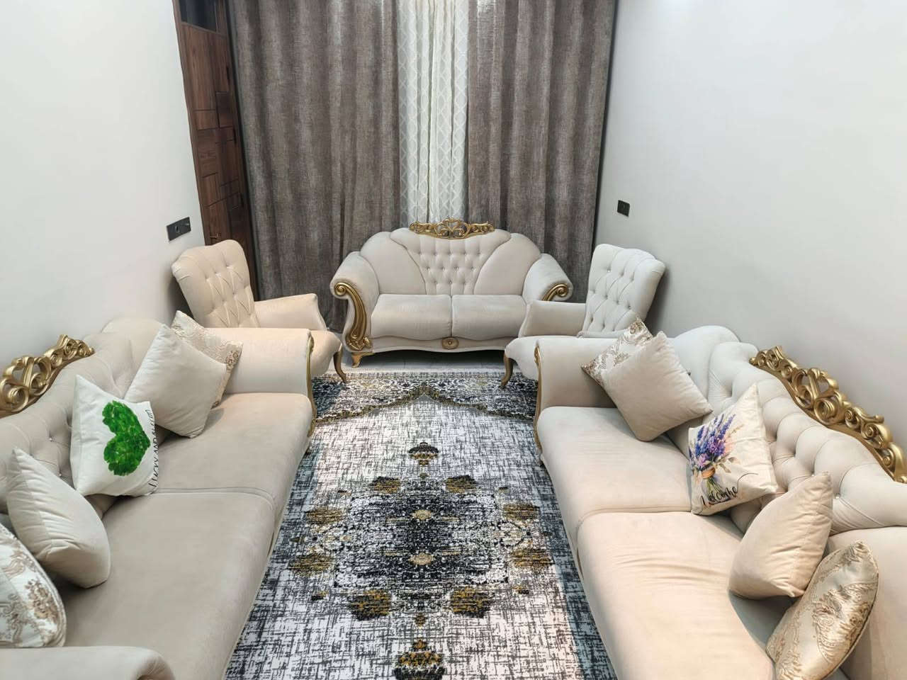 السلام عليكم طخم قنفات  تركي  السعر ٧٥٠الف  قفل  استفسار ***********
