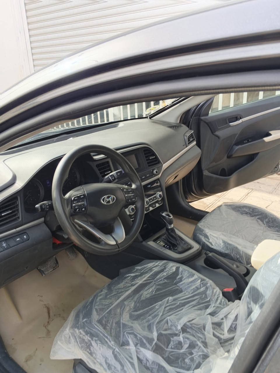 سلام عليكم نترا موديل 20 للون رصاص رمادي ماشية 60 سيارة جديدة بجم كبس حادث جاملغ  وبنيد بدون دواخل سيارة معوقين بعد سنة وتصير حرة شرط وكالة عامة ام صورة الاستفسار ***********
