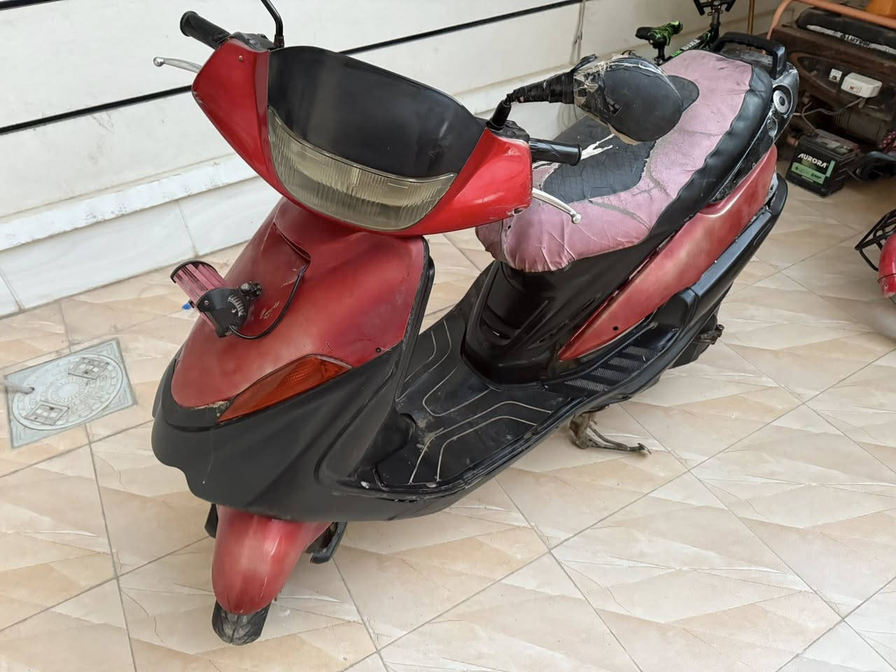 السلام عليكم

دراجة للبيع فراشة ياباني أوراق ومنفيس كامل بيهة يرادلهة شوية ترتيب شغالة كهربائيات هندر و سلف كاملة مكملة  السعر 350 وبي مجال للاستفسار اكثر ***********
