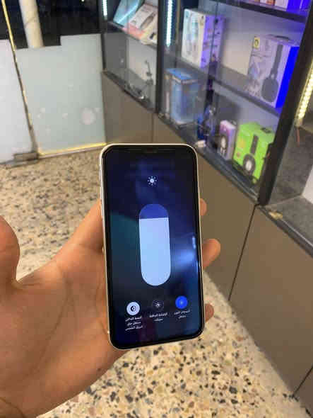 السلام عليكم ايفون 11 عادي ذاكره 128 بطاريه 81 الجهاز ممفتوح السعر 250 مكان الشعب سريدات  ***********
