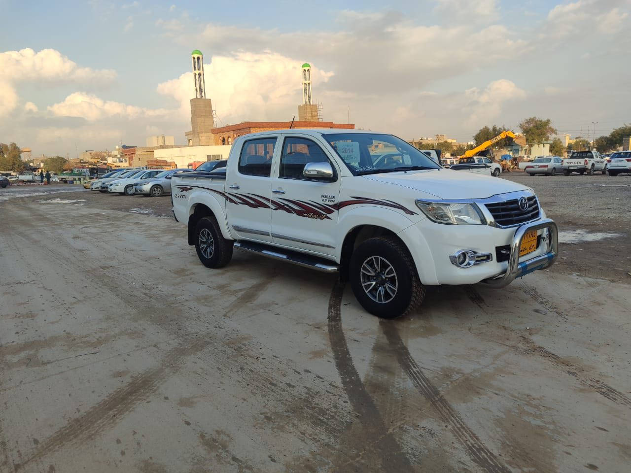 السلام عليكم للبيع بيكم تيوتا هايلكس موديل 2014 فور ويل كير أوتوماتيك رقم سليمانيه ماشيه 100الف حقيقي سيارة جديدة كلش مكفوله من الصبغ والبارد السونار مرفق مع الصورة السعر 235 مكان السيارة كلار 
***********
