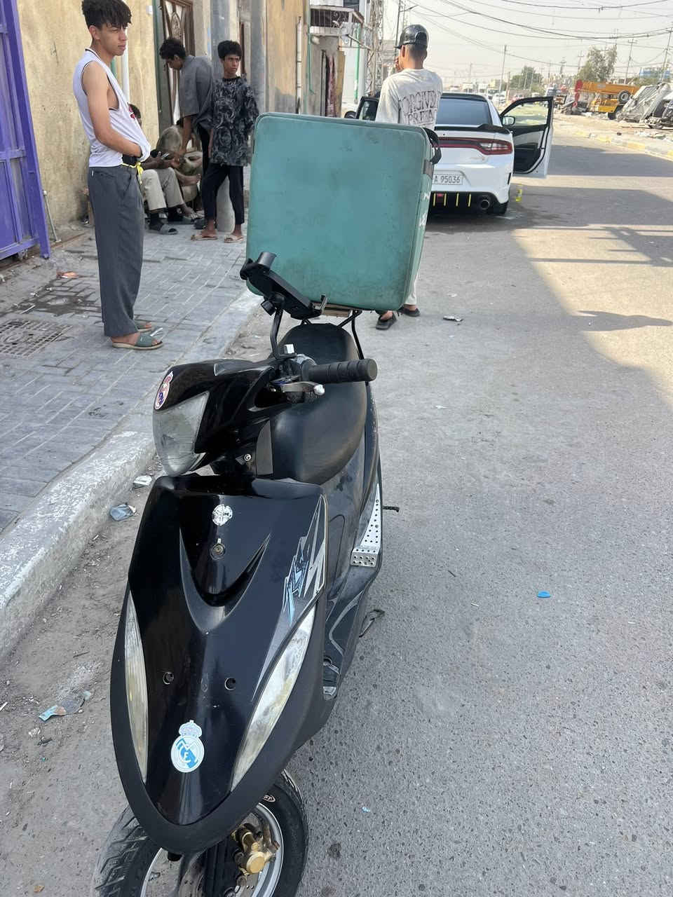 السلام عليكم دراجه عدله رمبه صار لها شهرين كل شيء شغال بيها سلف هندر ختم واحد الكفرات اريد اراوس دراجه ايراني اوراق عنده لا يقصر. تراسلني على الوتساب￼ ***********
