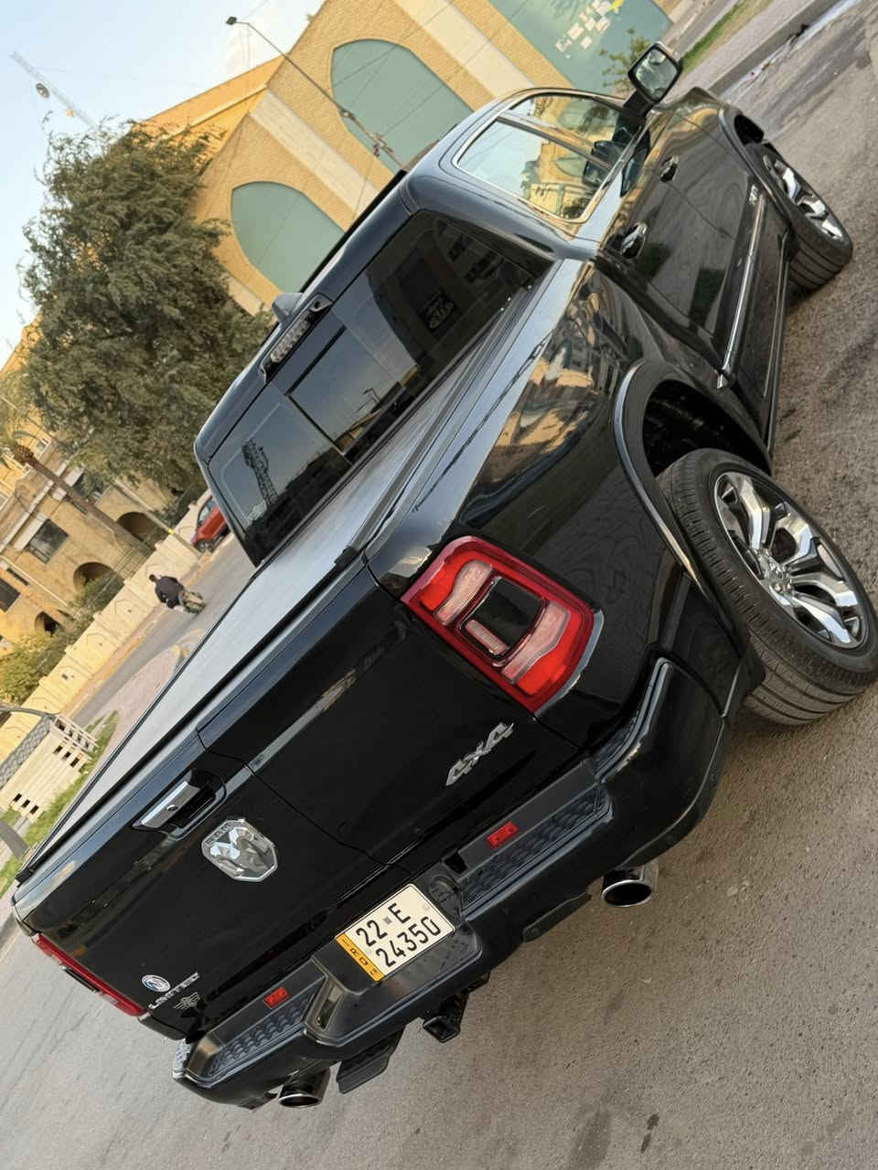 دوج رام 2022 لمتدد اعلى فئه ( خـليـجـي )
موجوده خليجي  وكالة هارلم رقم اربيل
 بأسمي مكفولة   لمتدد فول مواصفات 

دوج رام 1500   لمتد 
الموديل 2022 . (خليجي) . 
العداد :  80 الف 
المحرك : V8 5.7L .ايتورك اقتصادي
بصمات 
المواصفات :
قبق صندوك كهربائي
* دفع رباعي 4x4. فور ويل
* رادار تفاعلي مع مانع تصادم. 
* نقطة عمياء. 
* تحذير الخروج عن المسار.
* 5 كاميرات (360) درجة. 
* لوحة القیادة دیجیتال.
* استطفاف ذكي (اوتوپارك).
* دوسات جانبية كهربائية.
* المصابيح الأمامية زنون.
* كشافات الضباب زنون. 
* المصابيح الأمامية والمصابيح الخلفية LED. 
* دخول ذكي (بصمة). 
* تشغيل عن بعد.
* مقاعد من الجلد الفاخر. 
* المقاعد كهربائية مع ميموري.
* المقاعد الأمامية تبريد وتدفئة. 
* المقاعد الخلفية تبريد وتدفئة. 
*الستيرن تدفئه 
* شاشة كبيرة 12 أنچ.
* نظام ملاحة نفكيشن GPS.
* حساسات امامية وخلفية.
* سقف بانوراما.
* مانع تصادم خلفي. 
* مكيف خلفي.
*محدد سرعة.
* ويل كروم قياس 22 انج.
* مرايا كهربائية جانبية من الكروم قابلة للطي كهربائيا.
* شاحن موبايل لاسلكي (واير ليس).
* الشباك الخلفي كهربائي. 
* المرايا الجانبية تدفئة. 
* باب الصندوق كهربائي.
* غطاء الصندوق كهرباىي   
* امكانية تعديل ارتفاع دواسات البنزين والبريك.
* هاند بريك كهربائي.
* جوبلسات جگات تصعد وتنزل 
* حساسات امامية. 
* حساسات خلفية. 
* مرايا مع خاصية التعتيم الذاتي. 
* مساحات تخزين إضافية 
للاتصال         ( ***********

مكان السياره بغداد
