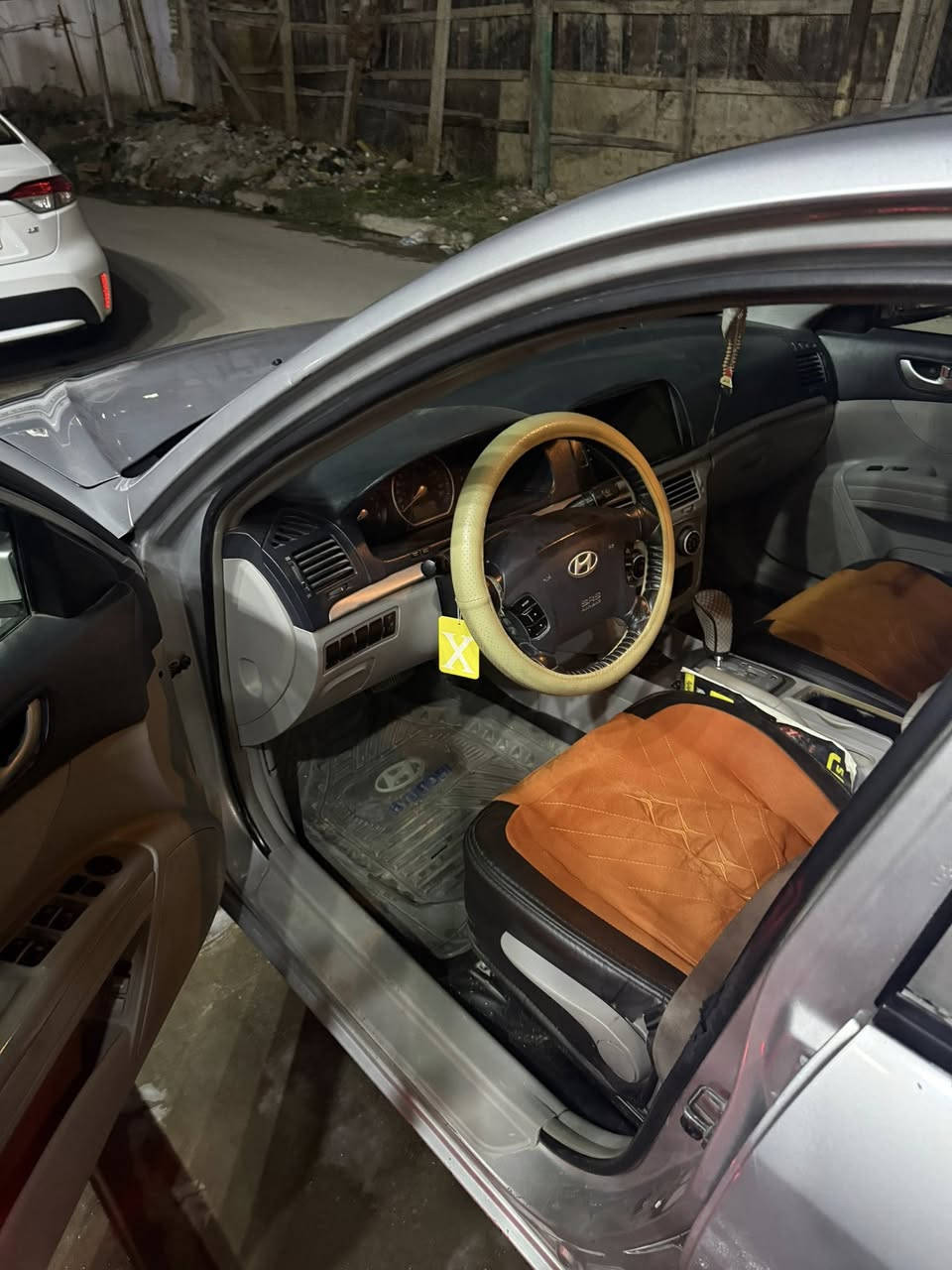 السلام عليكم سوناتا 2008وارد أمريكي حادثه جاملق امامي فقط السياره فول سته سلندر سلايت روف ويل 18  السعر 83$ وبيه مجال الاستفسار اتصل ***********مكانه بغداد
