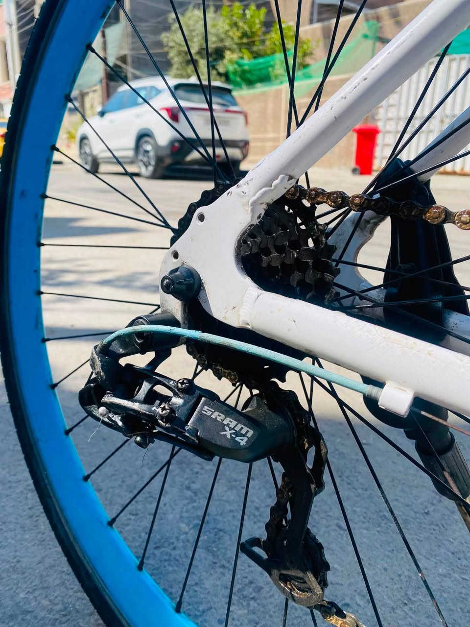 سلام عليكم بايسكل للبيع
نوعه (Momentum)

مكينه(SRAM X-4)

متكون من ثمن سراعات 

بايسكل متروك بي شخوط بسيطه لأكن ما مأثره عليه

سعره ١٥٠الف بي مجال للطيبين 

عنوان بغداد البنوك رقم ٠***********واتساب@@
