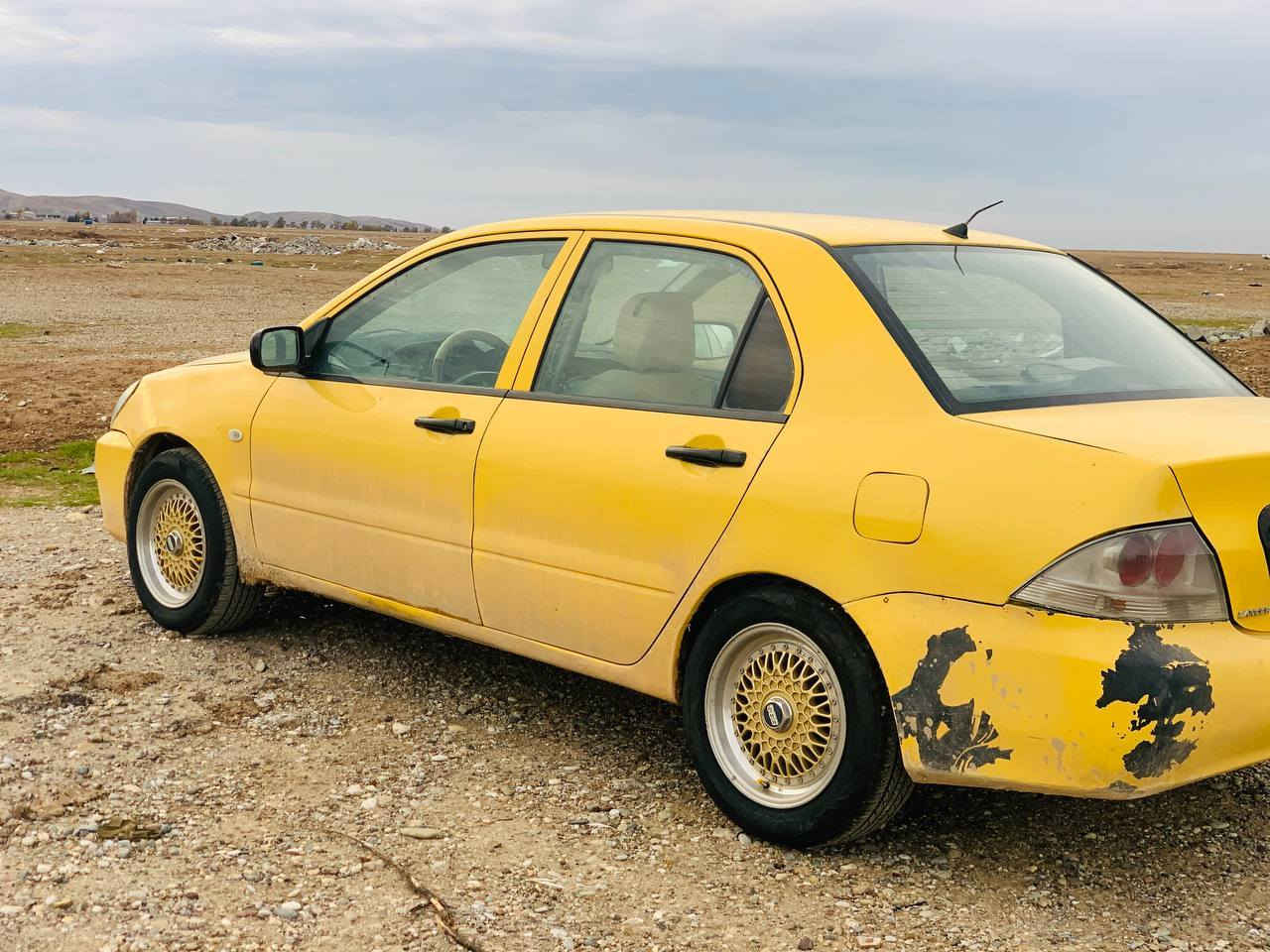 لانسەر 2010تەکسی
سەنەوی عاج پلاستیک
ڕەقەم بەغداد تەنیا بە ئەوەلیات ئەیفڕۆشم 
لێدراوی نیە پێش و دوای کەپسە 
گێڕ عادی مەکینە گەورە
مەرغوب 
گێڕ و مەکینەی بەشەرتی فیتەر
چوارتایەو ویلی جوانم بۆ بەستووە
کارەباییی گشتی ئیشەکا
زۆر زۆر مەزبوتە ماڵی کاسبیە 
گەرمی و گشتی ئیشەکا
***********
***********
