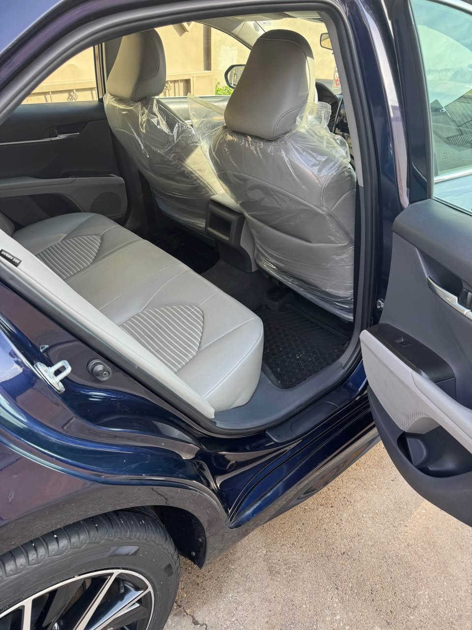 تويوتا كامري 2021  SE لون ازرق حبري ضرر تعديل جامرلغ امامي طرف السائق + باب السائق تعديل فقط بدون صبغ  /. موبايل *********** كركوك, العراق
