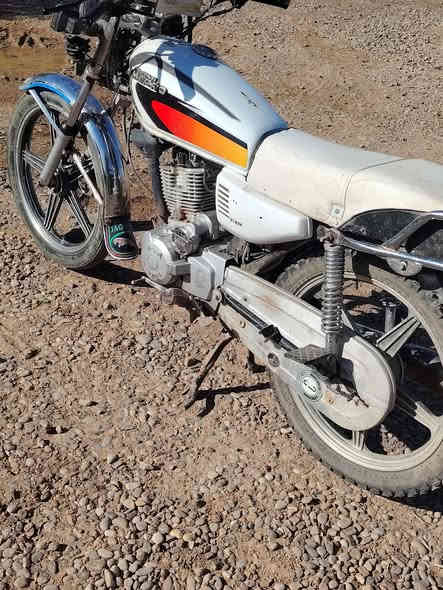 السلام عليكم
دراجه للبيع موديل 2020 بيها نواقص شي قليل 
محرك مفتوح سعر 325 وبيها مجال مكان جلولاء قرية اجميله *********** اتصل وتدلل
