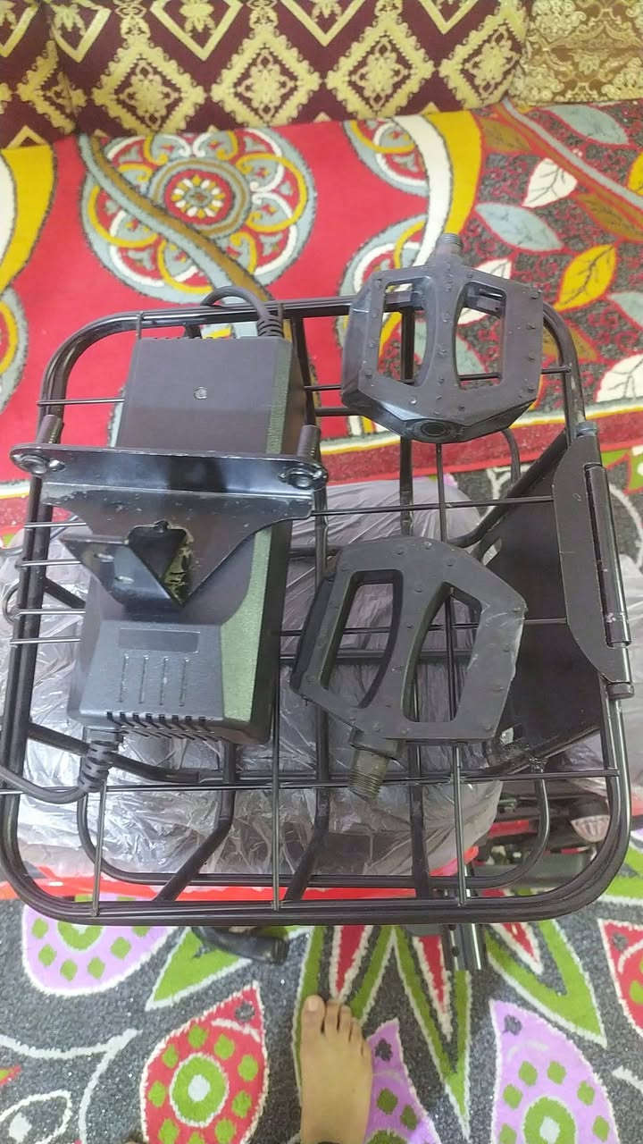 د
دراجه شحن R9 يوجد فيها خمس بطاريات استعمال قليل أقل من أسبوع للبيع ***********
