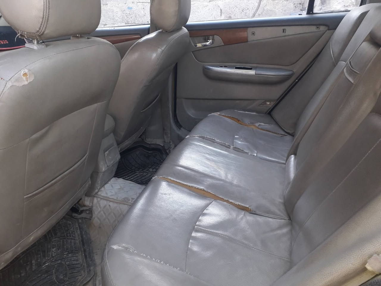 للبيع موديل 12 محرك شرط تبريد شرط
الكير عالنمرة الثانية يفلت باب السائق معدل عالبارد بيها جاملغ خلفي بدون داخل 
السعر 37 وبيها مجال


**إذا كنت صاحب هذا الإعلان وتريد حذفه لأي سبب، رجاءا أرسل رسالة إلى الدعم الفني**