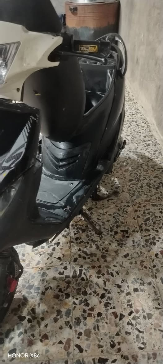 سلام عليكم شباب هاي دراجة البيع شغاله سلف نكره دراجه نضيفه وهاذا الرقم *********** السعر 500 بيه مجال حق الجيه المكان بغداد مدينه الصدر
