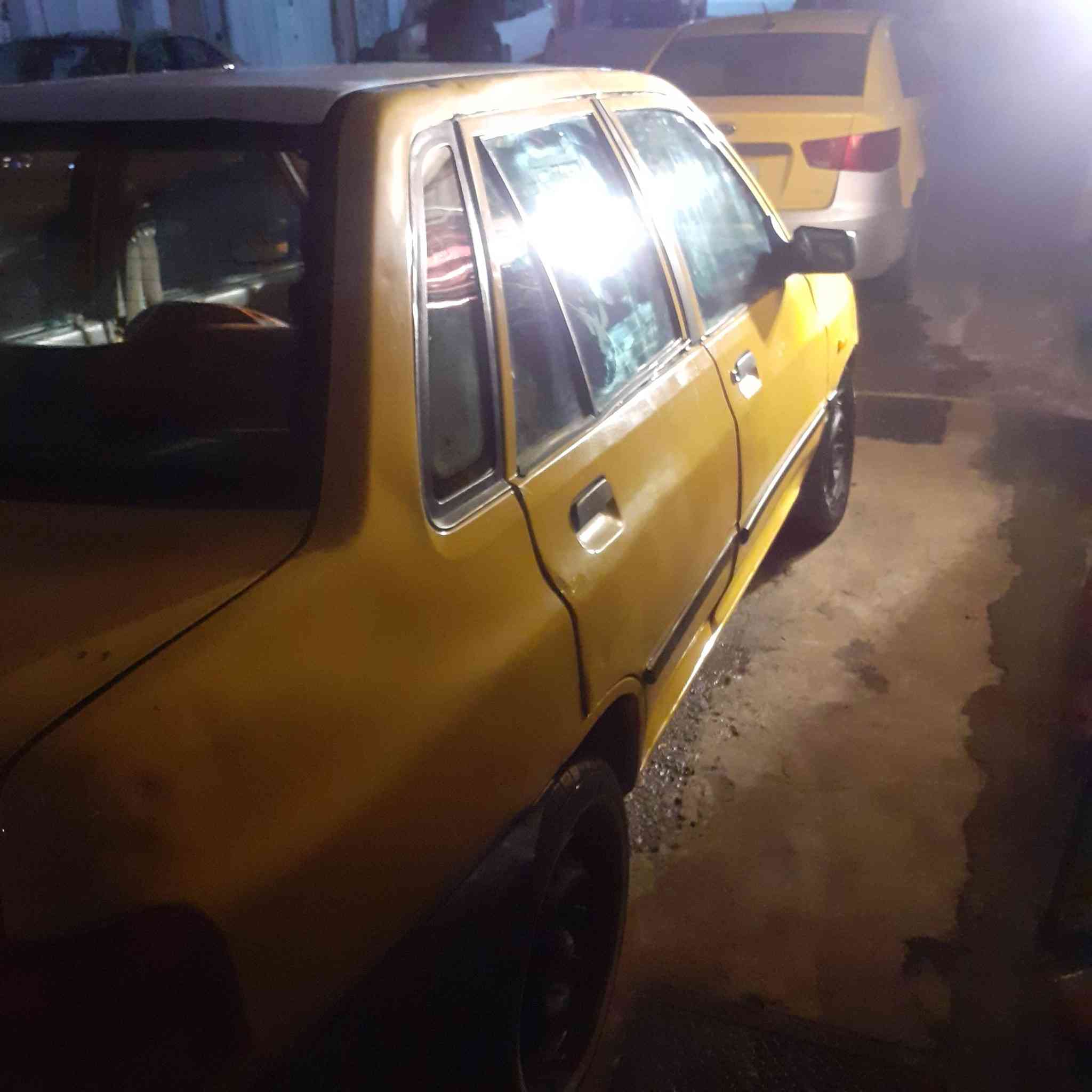 السلام عليكم سايبه للبيع موديل ١١بغداد سنويه ٢٧ شرط التحويل  هيئه وغرمات عليه ٣٠٠الف تنزل من سعره تبريد شغال محرك بي تبخير كهربائيات شغاله شرط التحويل شواصي نظيفه داخله نظيف صدره نص عمر خياسات معمره سعره ٢٥بيه مجال بسيط مكاني بغداد الاعظميه اللاستفسار الاتصال على ***********ملاحظه غير متواجد على الفيس بوك وأني ابخدمتك
