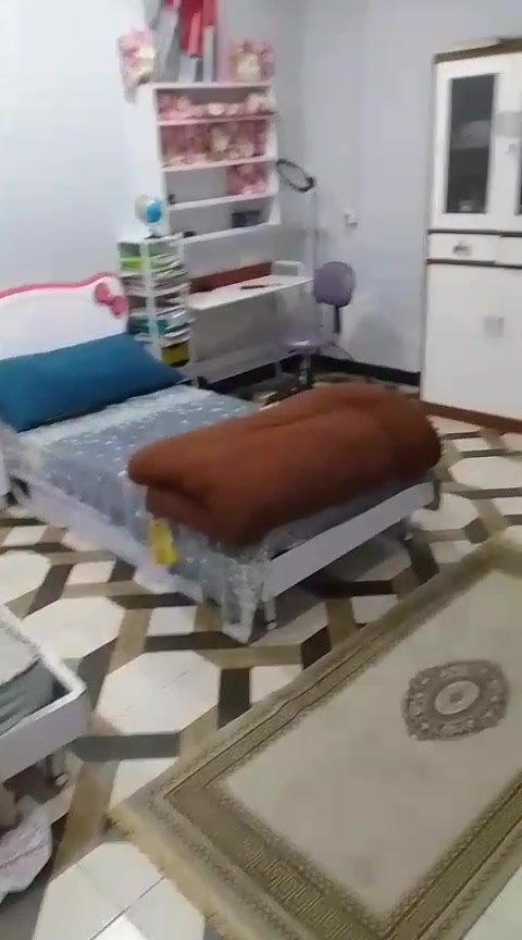 عندي بيت اريد ابيعه بشارع الوفود منطقة دويد ثالث فرع من شارع الوفود دقيقه عن الشارع مشي ابيعه مع المبادره المبلغ المتبقي تقريبا 88 مليون يدفع للمصرف شهريا 430 الف طابو صرف 220 متر  بناء التسعينات مرمم ب 2023 مؤجر حاليا ب600 غرفتين جوى وصاله واستقبال وموزع ومطبخ حار وبارد وصحيات خارجيه شرقي وداخليه غربي وغرفه فوك كبيره وموزع وحديقه اماميه السعر الكلي 310 قابل للتفاوض مبلغ المبادره ينزل من السعر الكلي ***********