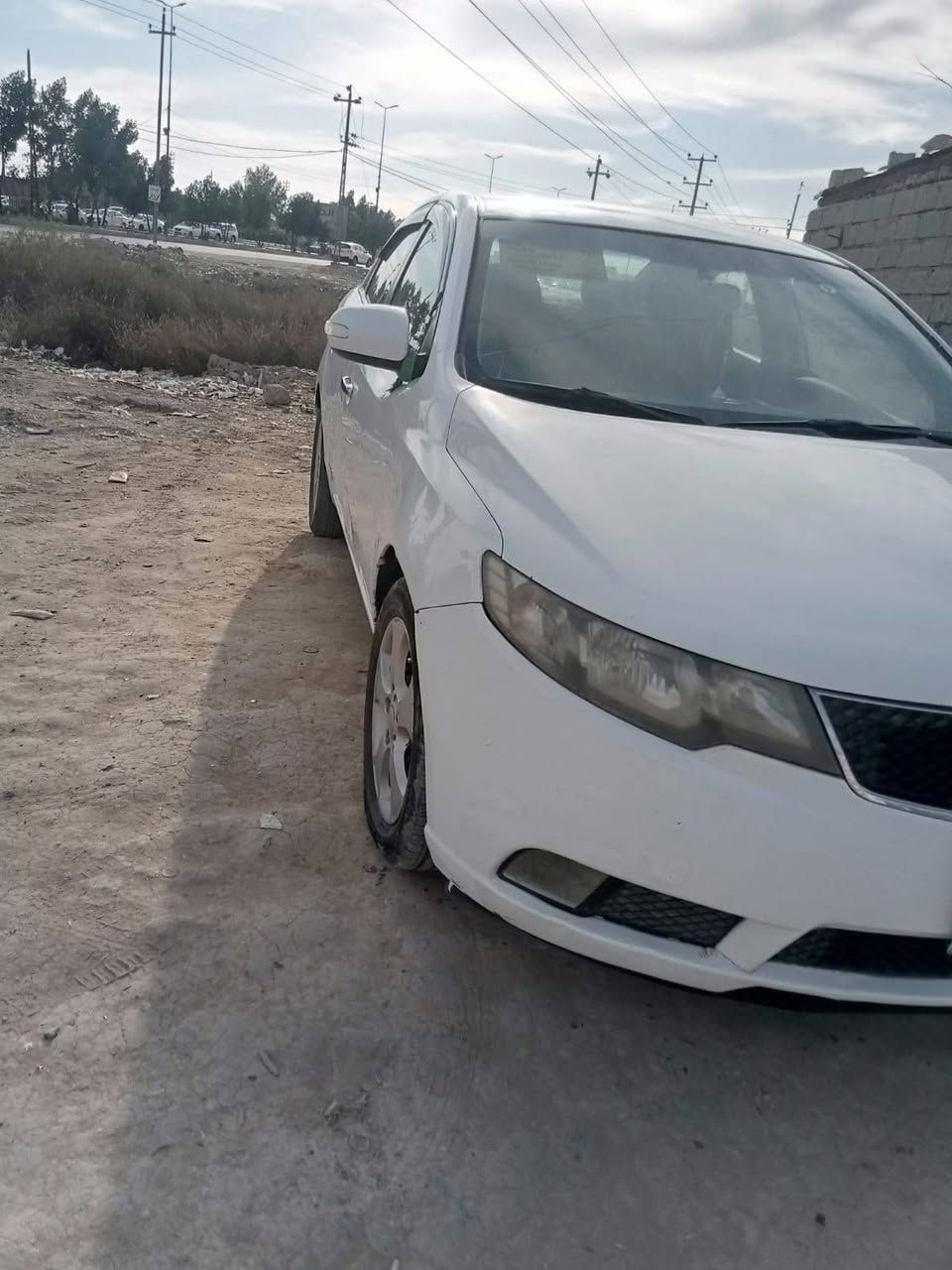 سلام عليكم سياره سيراتو  بسمي تحويل ثاني يوم للبيع موديل ١٠ بيه ٣ قطع بيبان وجاملغ خلفي سعر ٨٥ وبيه مجال بصيط هذا رقمي ***********
