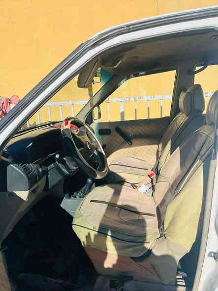 نيسان موديل 2000
گير عادي دبل اكسن
رقم دهوك شرط تحويل عليها 3 اوراق غرامه ينزل سعر 
داخل اصفر داخل و خارج نضيف 
سياره گير و محرك شرط بدون عيب 
داخل و دوشمه جديد 
دبل سپير 
تبريد حار و بارد شغال 
سعر 45 و مجاف و ٣ اورق غرامه ينزل 
عنوان شيخان 
*********** شيخان
