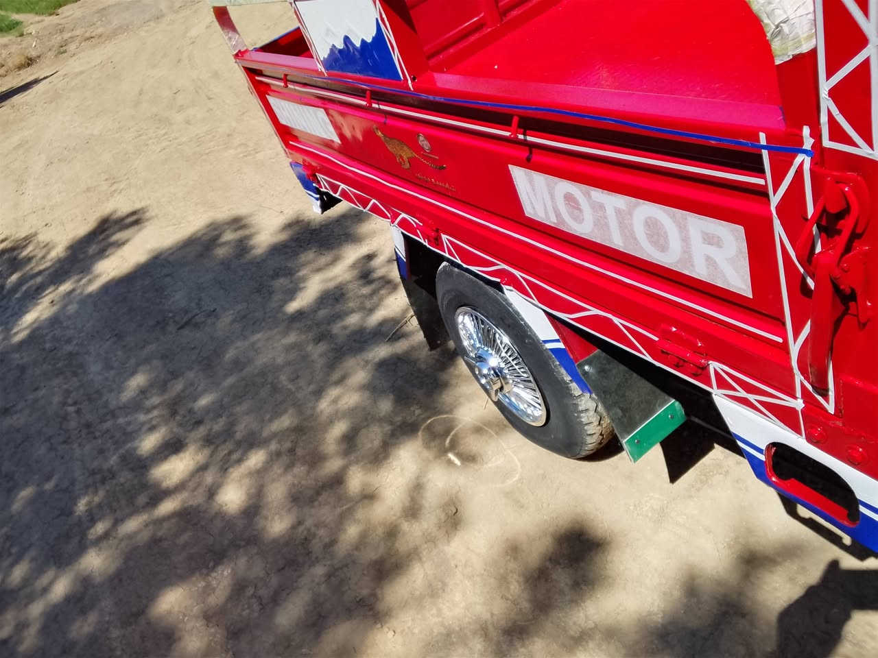 سلام عليكم ستوته البيع مكفولة كفاله عامه وراق اصليه شاصي ركبه كفاله موديل 2013 سعره 1200 وبيه مجال بصيط مكاني بابل شوملي رقم ***********......***********
