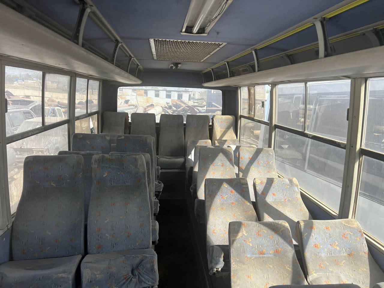 للبيع بدون ارقام بس كتاب مزاد يمكن نقلها محملة   واذا اجزاء من السيارة هم نبيع ادوات العنوان بغداد ***********
