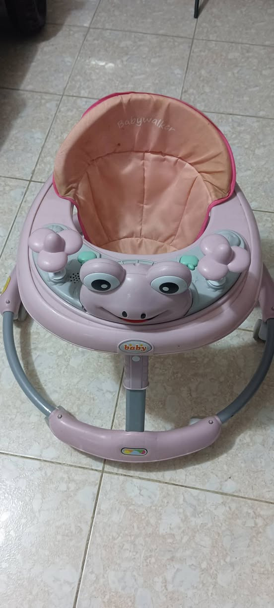 عندي حجله وكرسي هزاز نظافتهم كدامكم 90 % جديد الحجله 15 والكرسي 10


**إذا كنت صاحب هذا الإعلان وتريد حذفه لأي سبب، رجاءا أرسل رسالة إلى الدعم الفني**