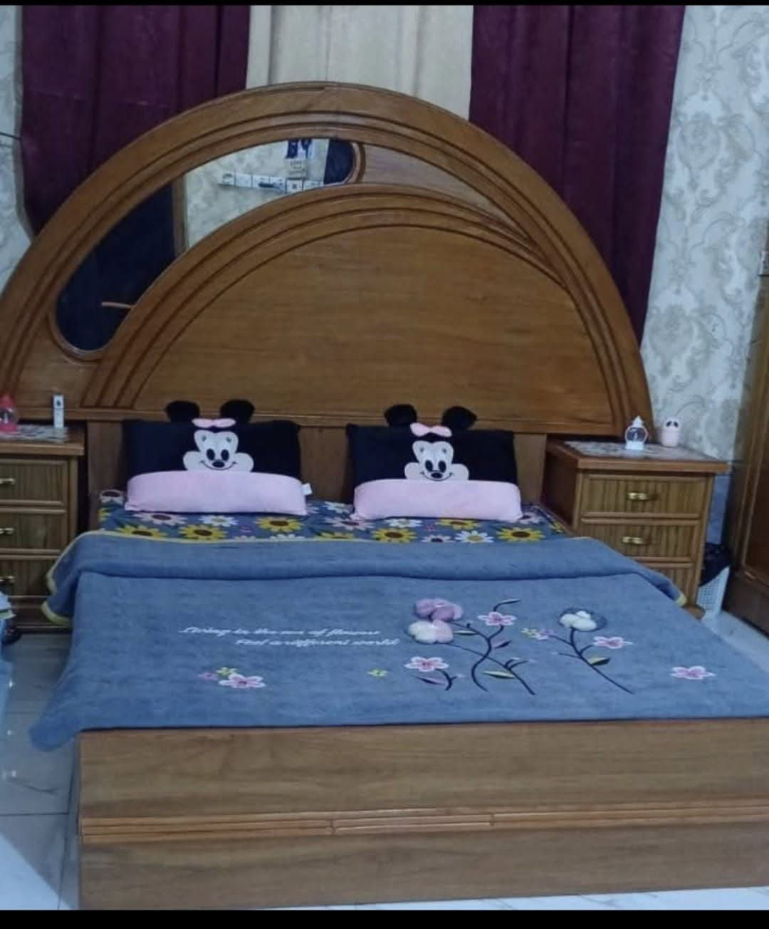السلام عليكم
قنفات 2 تسگام خشب وحده 3 متر والثانيه 3 الا ربع متر بس بيهن حرق جگارة كلش بسيط وما مبين نظافة 99% 
 سعرهم 400 
مشتغلينهم المتر ب110
كنتور تسگام صاج وجهين ابو ال6 طابقين ب 600
جرباية صاج تسگام ب 200
الاستفسار ***********
