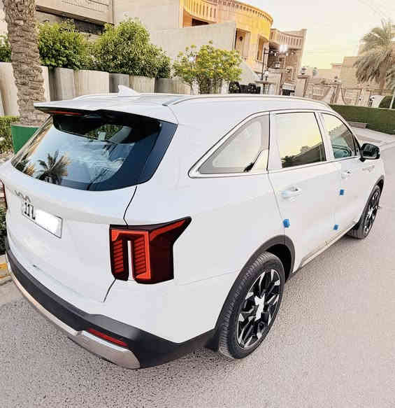 السلام عليكم للبيع كيا سورنتو 2024 ضمان الدولية خليجي فول مواصفات ماعدا الفور ويل والاربع كامرات 6 سلندر بنوراما بصمة كشنات كهرباء و صندوق كهرباء 7 راكب  وباقي مواصفات السورنتو المعروفة رقم بغداد الجديد مكفولة كفالة عامة من كلشي ماشية 25 السعر 317 ورقة وبيها مجال بسيط للاستفسار ((***********)) مكاني بغداد زيونة.
