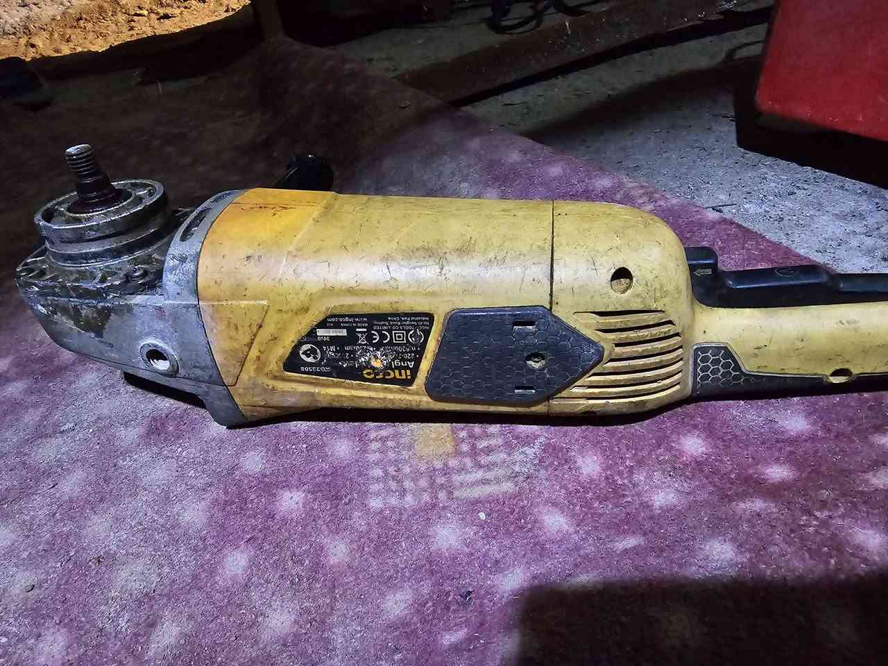 السلام عليكم كوسره انجيكو الصليه مال عمال مستمر مناسبه هاذ رقمي ***********
