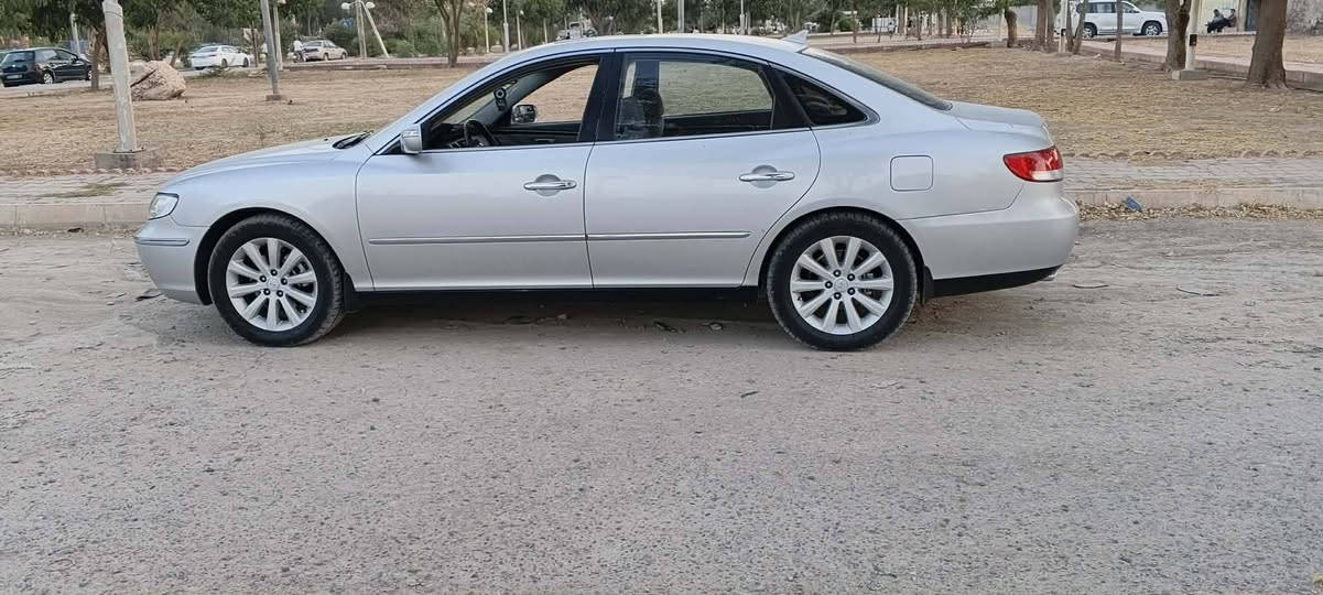 سلام عليكم البيع سوناته أزيرا خليجي غني عن التعريف فول مواصفات
سعر.    94 وبيه مجال جدا قليل  رقم وسنويه وهزه جديد بسمي تحويل بنفس الساعه 
محرك وكير بلكارتون ارغب حجم 2700  نشطه جدا وقتصاديه 
تبريد. ثلج قطعتين   (مديل 2008)
داخل خارج  نظيفه جدا.  مامحتاجه. اي جاهزه. 
صبغ حزام بسبب الجراد صبغ فرن حراي منتاز   بيه طخه بسيطه من جهة  أيمن   قماره وقبق جنطه بلادي صبغ بس حزام 
صدرين  جديد  السيارة مال جني ترايك من زاخو الى الفاو شرط بنيد ماتفتح.  وخلاف الصور والكلام كروتك مرجع على حسابي  ***********
