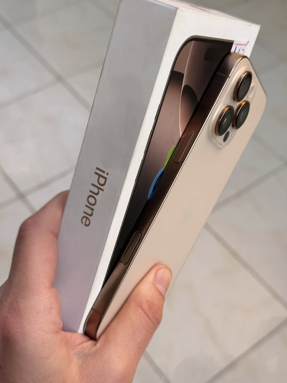 متوفر ايفون 16 برو ماكس شرق اوسط
ذاكرة 256

بطارية 100🔋 

اللون الصحراوي المميز

نظافة 100%

كامل ملحقاتة كارتون + كيبل  

لمعرفه السعر الاتصال 
*********** ☎️
بي واتساب
