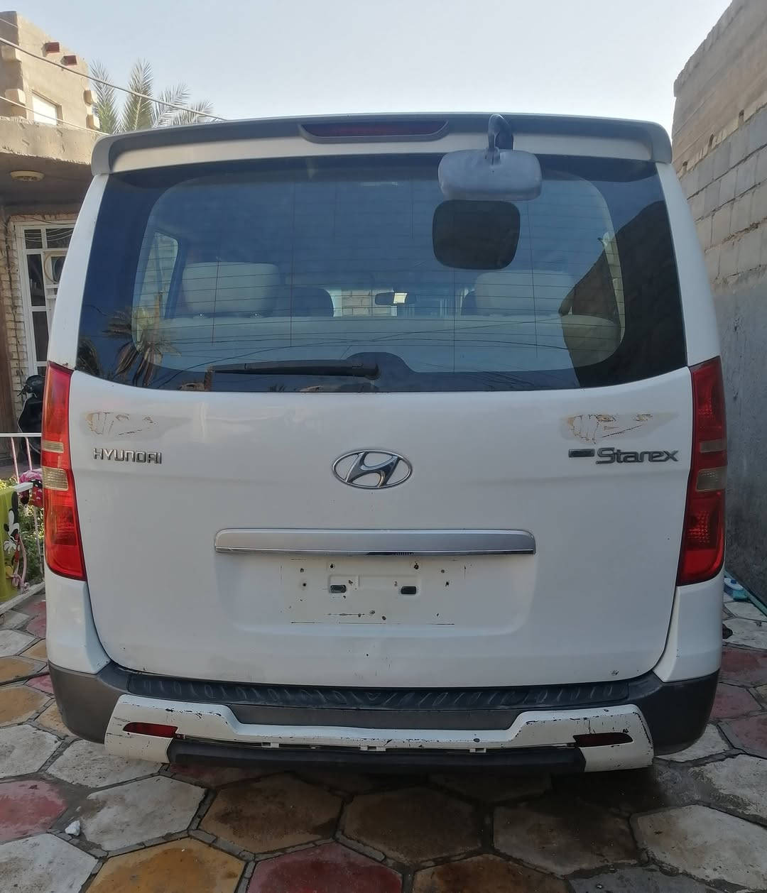 السلام عليكم ستاركس مديل 2010 فول حافضه ماسحه شاشه لون ابيض بيها ربع بـ البنيد صبغ وربع جاملغ امامي والباقي كفاله  وحسب السنار المرفق مع الصور رقم بغداد الماني بـ اسمي السياره جاهزه من كلشي مكاني بابل ابو غرق الاتصال على الرقم *********** والشراي بي خير ويدلل
