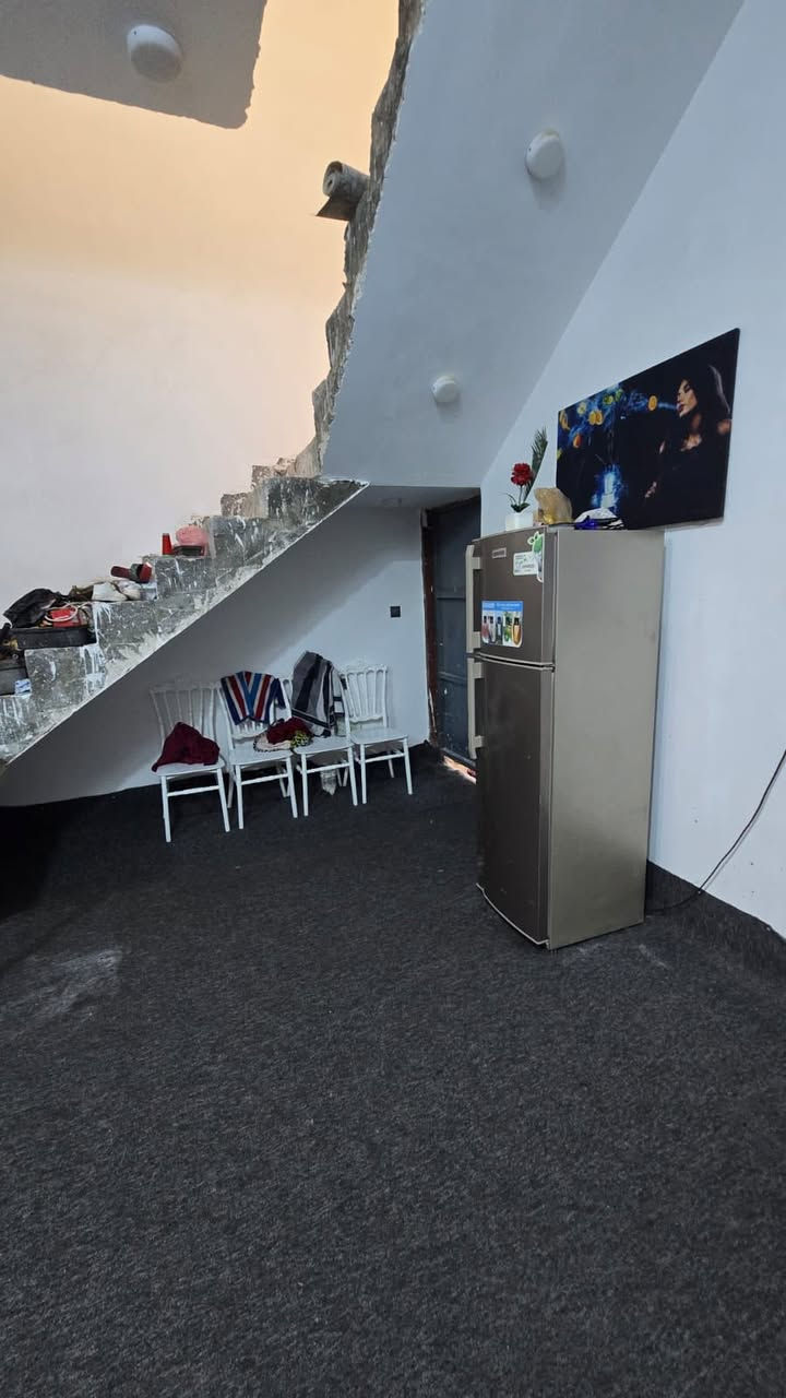 بيت للبيع ⭕️(طابو زراعي سند 25 )(معامله تطويب )
⭕️المساحة :100
⭕️واجها: 5م ✅
⭕️نزال :20م✅
⭕️العنوان الدار  / التقية الثالثة _مجمع الروان النموذجي
⭕️بناء البيت 2025
⭕️بناء كونكريت مسلح 
—————————————
           تـــفـــاصـــيـــل الـــدار 
(كونكريت مسلح )
⚜️ غرفة
⚜️صالة 
⚜️استقبال
⚜️مطبخ 
⚜️مجاميع صحية 

للاستفسار //خاص 
او الاتصال //***********
