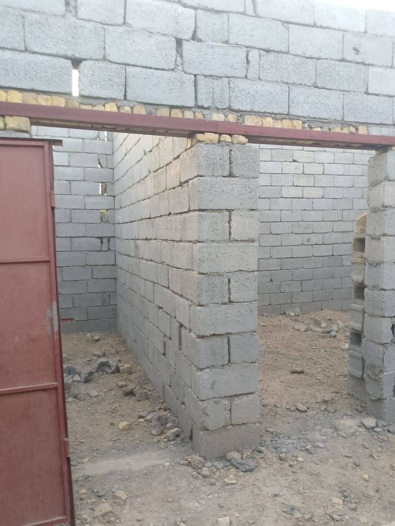 بيت للبيع العنوان الغراف قرب النبراز 
المساحه 150 
غرفه وصاله ومطبخ وصحيات 
الغرفه طول 5العرض 4
الصاله طول 6 العرض 4
المطبخ طول 4والعرض 4 
الديوانيه ما كامله 
البناء حديث بلوك كئربائي 
وماي وكئرباء 

معه شيلمان 16 قطعه 
ودبل طابوك 
و250 بلوكه 

التفاصيل اكثر التصال عبر الرقم 

واتساب ***********

