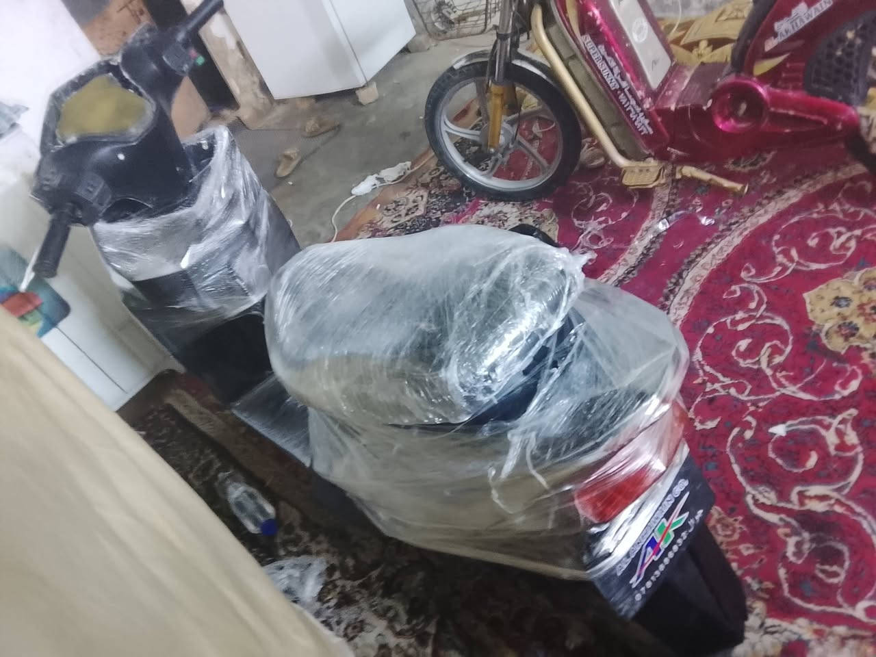 موطور شحن للبيع نوع (سكنس)
(بطاريات عل فحص يقرن 10ونص خير من الله + الهورن والضوء شغالات كلشي مابيه ماتحط عليه لو ربع)
السعر 275الف وبي مجال وتدلل اتصل وانداريك.
رقمي موجود واتساب عنواني شهداء جامع تقوه 
 ***********
