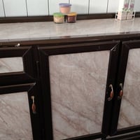 عندي تخم عشر مقاعد مع زوليه نفس اللون السعر 200 وبي مجال وكاونترات سعر...