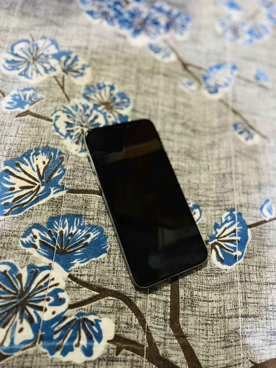 ايفون اكس عادي ذاكره 256 جهاز نضيف حيل وكله شغال لبيع بسعر مناسب 100وبيً مجال اتصال *********** مكان حي ميسان
