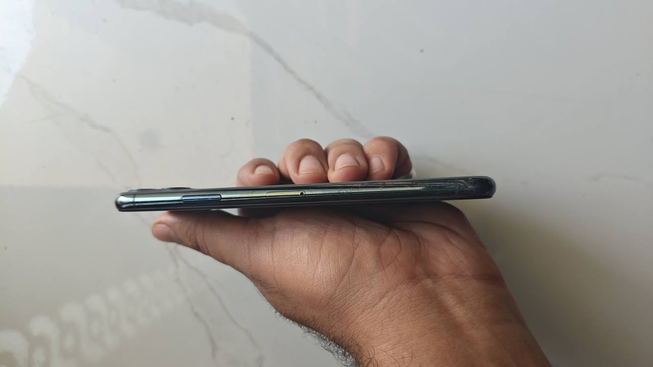 ايفون 11 برو ماكس شرق اوسط
الذكرة ٢٥٦ مبدل بطاريه اصليه نسبتها ١٠٠ وشاشه اصليه ٣ خيارات فيس ايدي شغال مكفول من اي خلل نضافه الجهاز مثل ما موضح بالصور السعر ٣٠٠ او مراوس عنواني شط العرب ***********
