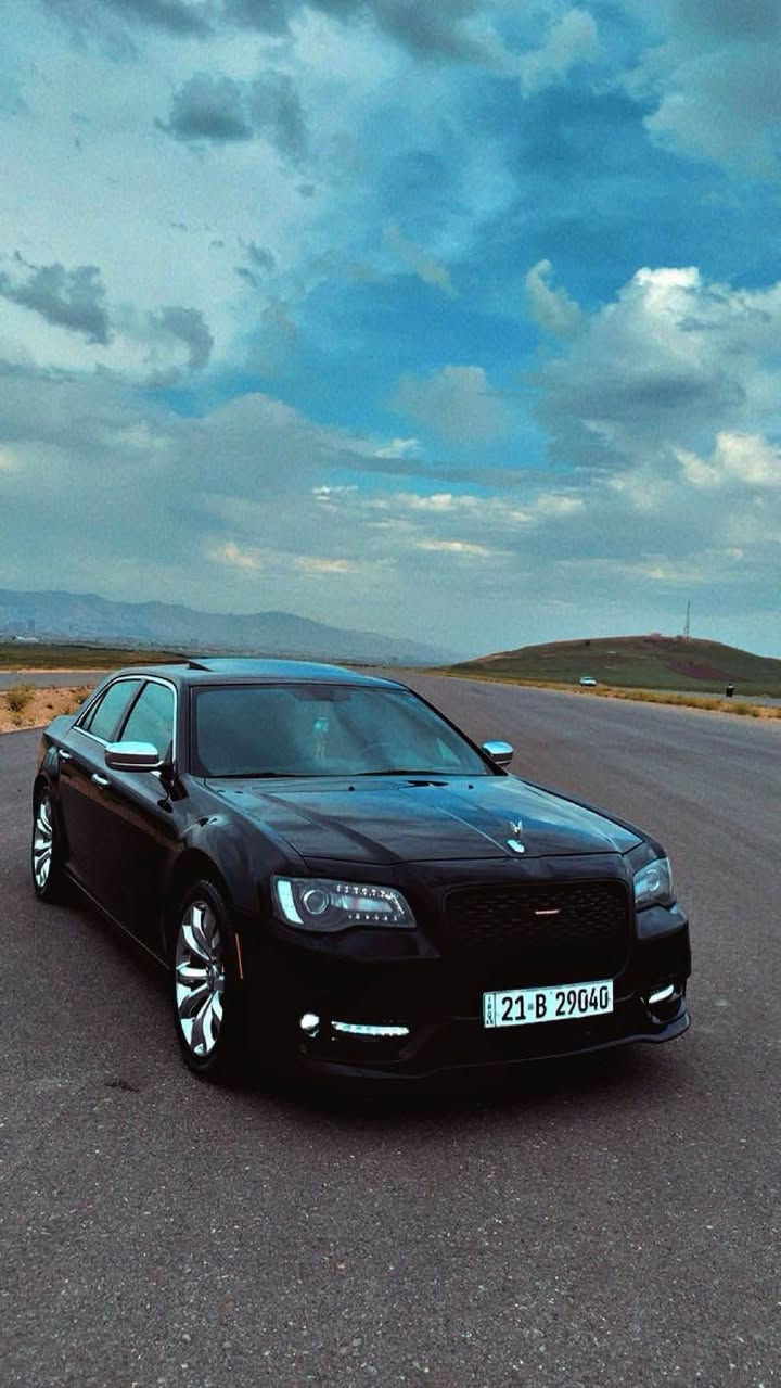 Chrysler 300
‎مۆدێل ٢٠١٢
‎پانۆراما
‎شاشە گەورە
‎كوشن گەرم
‎دژە خلیسك
‎كلینە سەیارەكە
‎واتە بۆیاخی نیە
‎بێ دەع و بێ كرانەوە
‎پێشی كراوە بە ٢٠٢٢لاحیە شۆڕ
‎تایەو ویلێ جوانی لەسەرە
‎سیستەمی ساڵۆنسای بۆ دانراوە كۆنتڕۆڵە
‎كامل پێشی ٢٠١٢ بیلادەكەی ماوە بە هەدیە ئەوەش ئەدەمێ
‎گێڕو مەكینە بەشەرت 
‎یەك تۆز سەوتی جوعبی هەیە شایەنی باس نییە
‎سەنەوی تازەیە 
‎تەحویل وغرامەو موسو براوە بەشەرت
‎سعری ١٧٥گەڵاو معامەلەیە برایانە
‎شوێن سلێمانی
***********
*********** السليمانية, العراق
