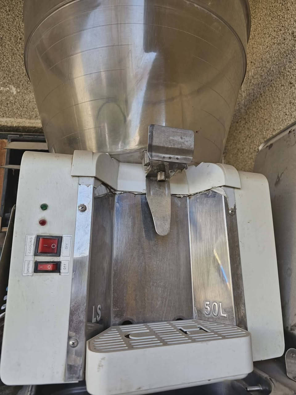 السلام عليكم
بدايت الموسم أن شاء الله 
الاجهزه للبيع 
سعر مكينه الموطه 8 اوراق نظافة 85 بل ميه 
سعر مكينه الشربت ام الثنين 250 نظافه 95 بل ميه  
سعر مكينه الاخره 150 الف نظافه 95 بل ميه 
السعر ثابت 
الاجهزه كله شغاله 
مكاني الموصل 
*********** واتساب 
أو التوصل في الخاص
