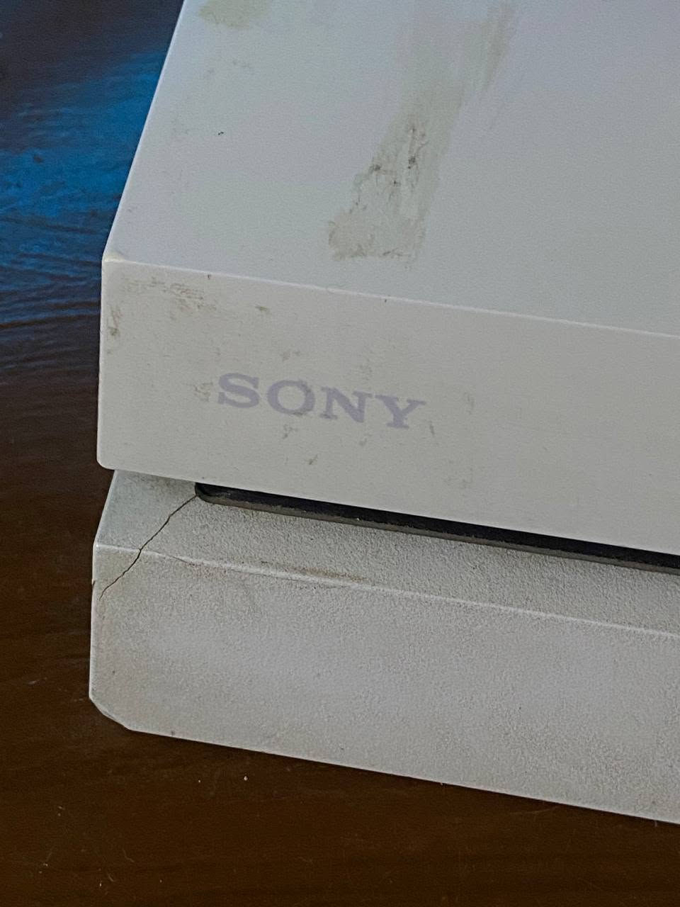 Ps4 fat white بلي ستيشن فور فات ابيض
للبيع مستعمل 5 اشهر السعر 205 الف

بي فطر صغير موضح بالصورة

شغال 100% مابي اي خلل نضيف 

 وياه يدات جويستك ثنين ازرق و أحمر جديدات 

وقرص لعبة gta5 العنوان بغداد شارع الصناعة 

متواجد خاص لو واتس اب ***********
