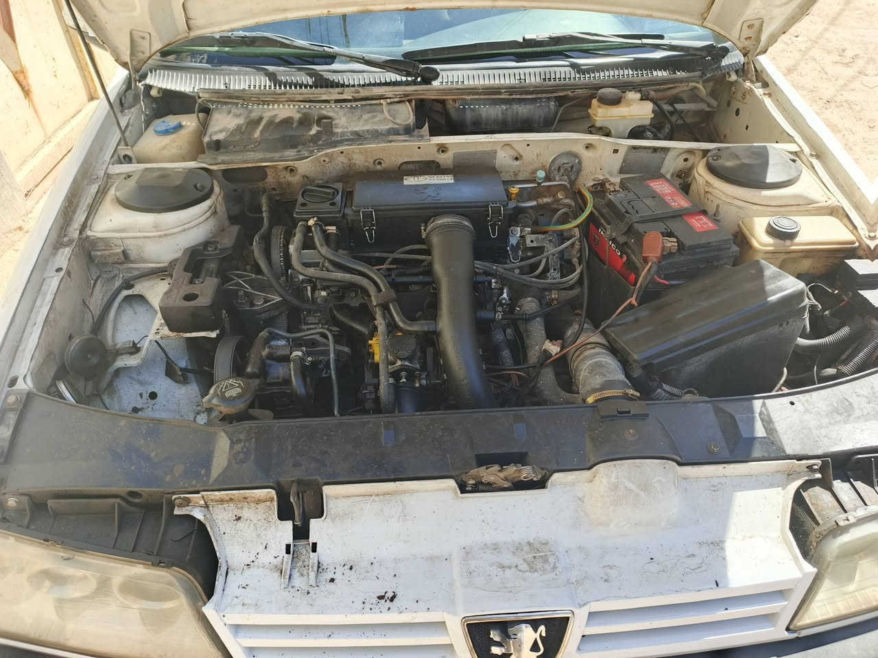 بيجو ٤٠٥ للبيع موديل ١٢ سيارة نظيفه وحلوه احله من الصوره السنويه الحد 2028 
 بس المحرك بي صوت السعر ٢٧ وبيه مجال قليل نحف حي النداء الرقم ***********  اتصال  وبيك خير وتدلل
