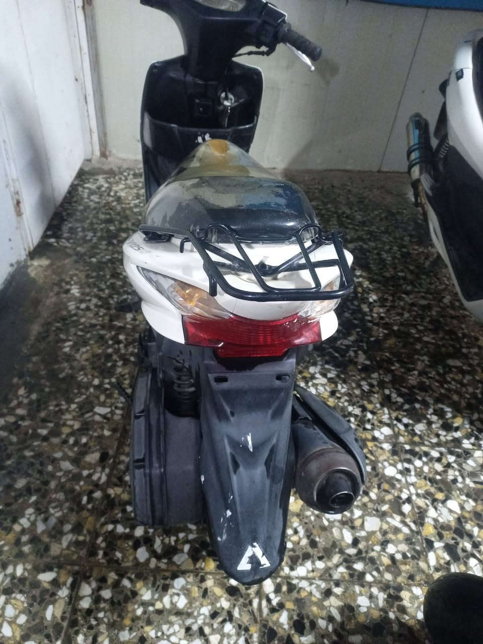 سلام عليكم دراجه ادرس ياباني كهربائيات شغاله كله بوشه و بستم جديدات بيه خلل ممسنتر لمحرك عدل  (كوم حديد )للبيع السعر خاص ***********

