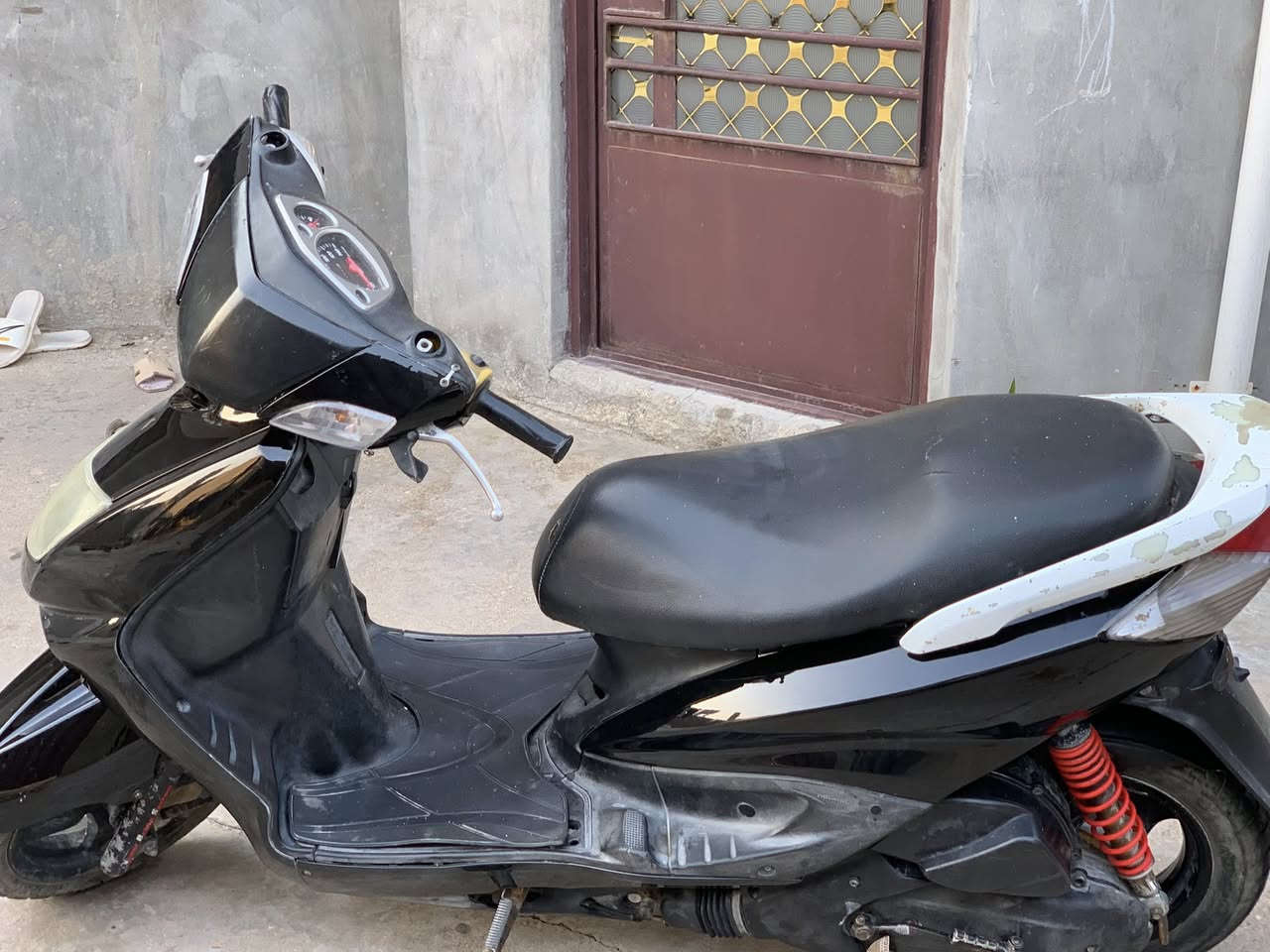 لسلام  عليكم سكنس نثيه 140بلاديه كامله من كلشي كهربائيات كله شغاله سلف هندر دراجه مكينه بلاديه ناعمه شلعه ومعدل السعر 550وبيها مجال 
العنوان جسر ديالى الجديد 
***********
