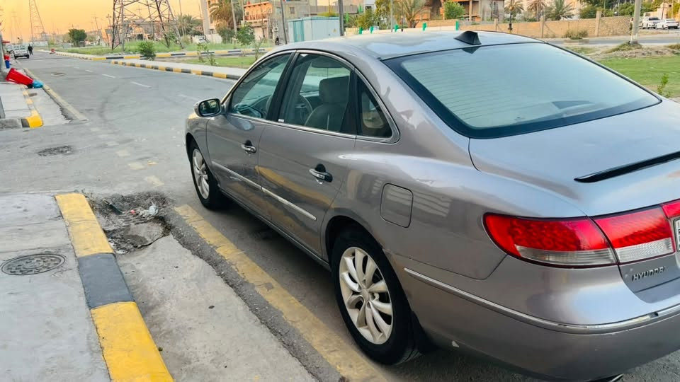 السلام عليكم 
ازيرا 2008 خليجي 
مكينة 2700 V6
ضربتها فقط جاملغ بصف السايق موضح بالصوره 
وبيها جراد خفيف كلش  بالقماره غير ذالك السياره كلشي مابيها
كير ومكينة جديد بالباكيت 
ضفاير الكير والميكنة جديد 
تبريد ثلج
فتحه بالقمارة 
شاشة بالدشبول 
كأمره خلفية 
تحكم ستيرن 
صدرها جديد تايرات نضيفة 
مسويلها ادامة شاملة 
رقم اربيل الجديد 
سنوية لل 2029 
راعيها موجود بالكوت شرط تحويل 
السياره تأخذها وتتهنى بيها كلشي ما تذب عليها 
السعر 85 $وبيها مجال 
عنوانها واسط عزيزية 
رقم الهاتف 

***********
