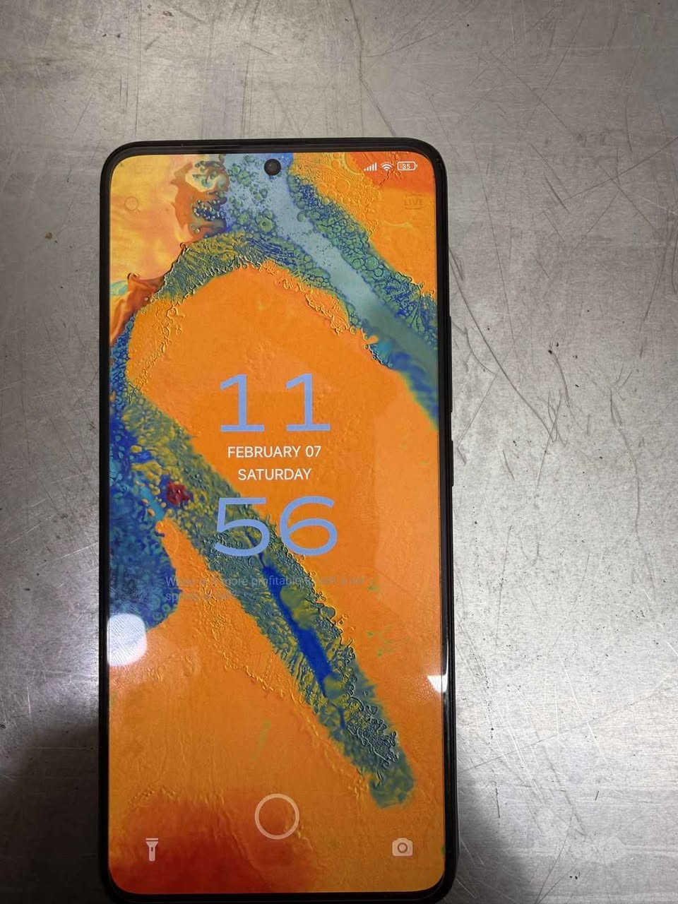 بسم الله الرحمن الرحيم 
بوكو اف 5 برو ذاكرة 512 رام 12+12 مكفول من كلشي عدى طبع بسيط بالشاشة موضحه بالصورة البيضة 
السعر 250 قفل 
*********** بغداد, العراق
