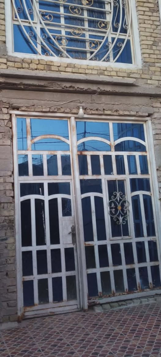 شبابيك وبيبان للبيع كلهن شلع.
مكاني ديوانيه الجلبيه
***********
