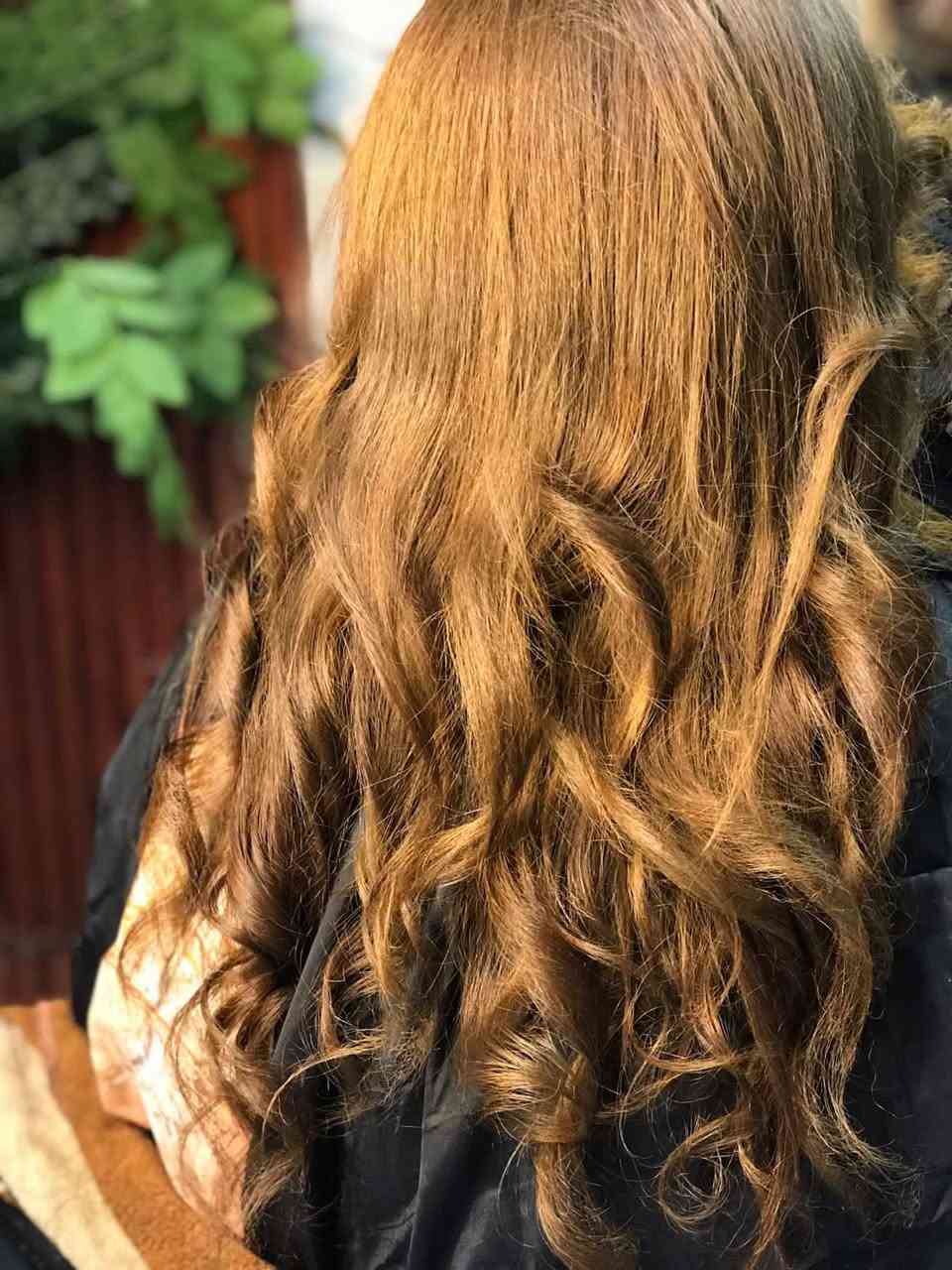 عروض العيد يم ڤكتوريا وبس ✨🔥
ولمدة اسبوعين فقط يوم 30 رمضان تنتهي 🤩
 ✨ حفافـة وجه وحاجب  5 الاف مع سكرابات هدية 
✨ حفافـة حاجب فقط بـ3 
🧖‍♀️ تنظيف بشرة ملكي بجهاز الهايدروفيشل 10 مع قناع ضوئـي هدية 
💇‍♀️ خصل گذلة وزلوف 30 الف لكـل انواع الشعر
💋 بديكير تنظيف قدم مع مرطب 7 الاف بسس 
قص شعر 5 الاف فقط 😍
تسريح للشعر القصير 25 الف فقط 🙈
يبقـى عدنا الصبغ والميش يحدد بعد المعاينة خصم 30‎%‎ مع معالج هدية 🔥

📍 عنوان الصالون : شارع 80 - حي العسكري - مجاور محطة الاتحاد - مجاور اسواق احمد السويدي

📌 للاتصال : ***********
