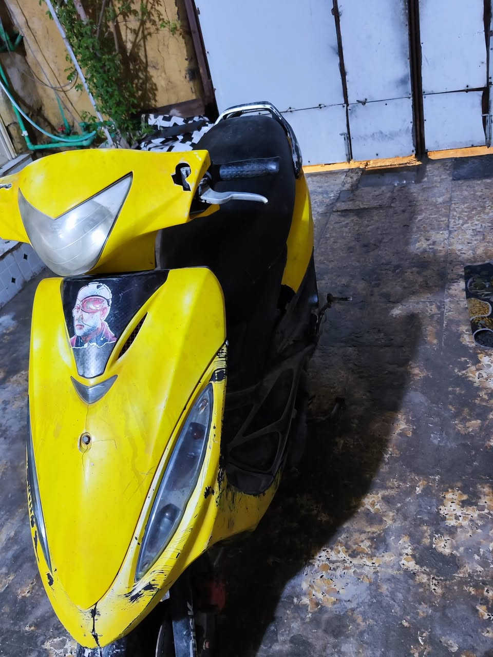 السلام عليكم دراجه كامكو جي ٤ صفره دراجه شوفت عينك نضيفه وحلوه بس كاطعه ناريه مكينتها صافيه كهربائيات شغاله بس ناريه ما بيها ابيعها هيج ب١٥٠ وبيها مجال مكاني قبله او مراوس 
رجائن شوف جماعتها حته ب٤٥٠ يعرضونهن


**إذا كنت صاحب هذا الإعلان وتريد حذفه لأي سبب، رجاءا أرسل رسالة إلى الدعم الفني**