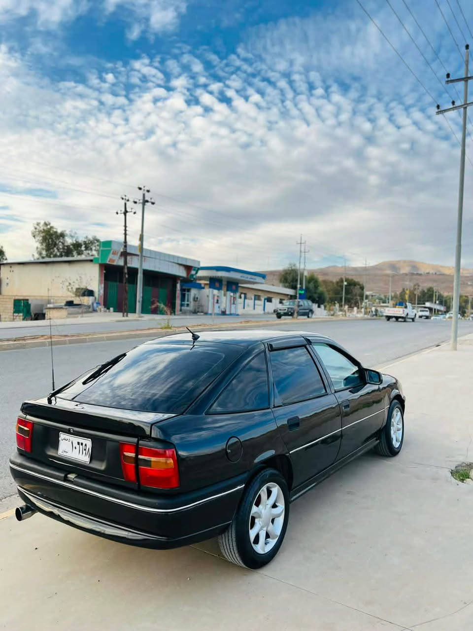 سلاوي خواتان ليبي ئوپل 
موديل ١٩٩٣ 
مه كينه ١٦ قايش پان و پاوه ر
گير و مه كينه به شه رت 
تازه پيش و دواي داگيراوه چركه ي تيدا نيه 
كاره باي و گيچ و گه رمي و فلچه هه مووي مه زبوته 
سه ياره كه ده عم و ليدران و خايسي نيه 
موس و براوه و وه رگه را به شه رت 
تيبيني سياره كه ئارم پلاستيك استنساخه 
به لام استنساخه كه ش پلاستيكه 
*********** كويسينجاك, أربيل
