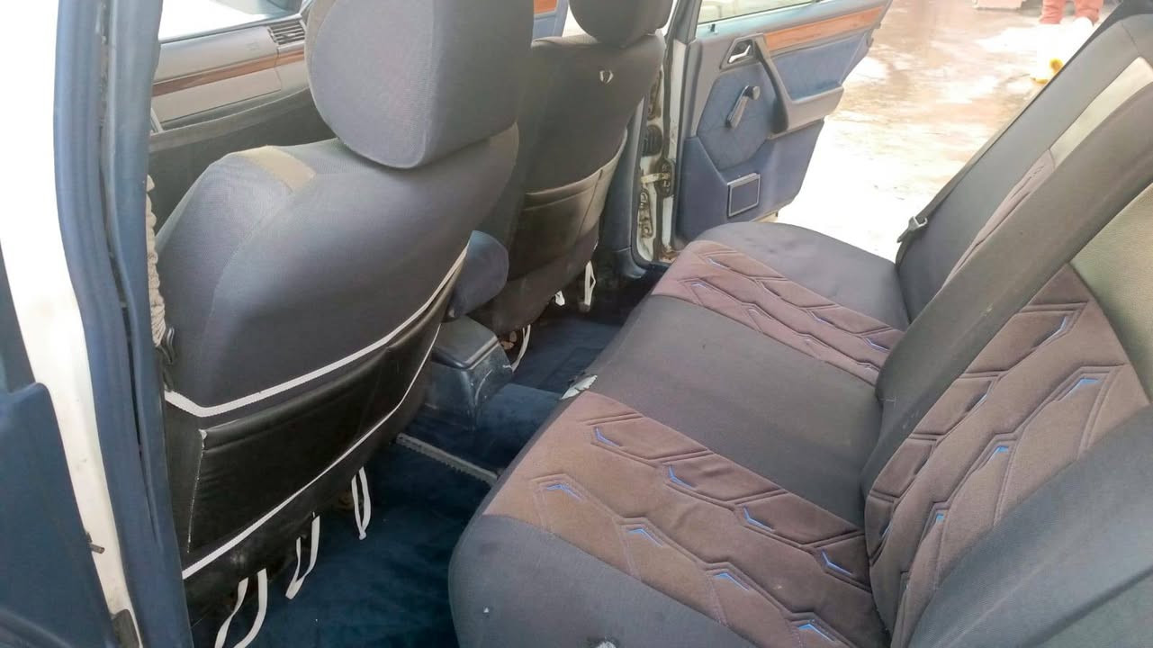 مارسدس للبيع موديل 1995 رقم نينوى الماني شرط التحويل  كابون بنزين محرك اربعه سلندر سي كير توماتيك تبريد ثلج 🥶🥶 داخل صاج غرفتها جديده السياره وضع شركه  صبغ ملاحظات قليله السعر 75$ وبيهااا مجال ***********♕♕♕***********
