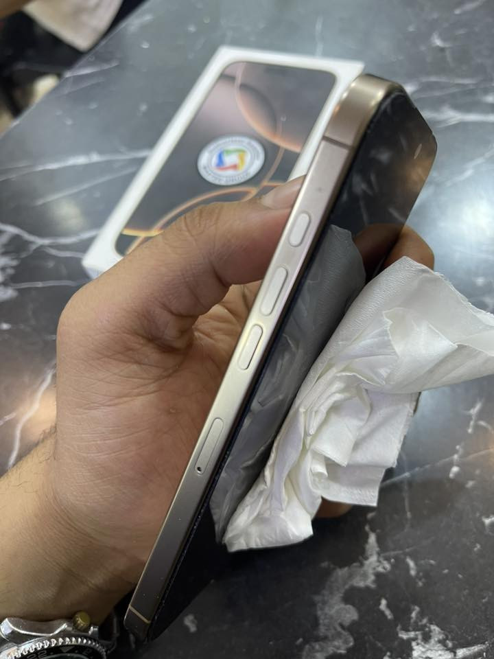 سلام عليكم  آيفون ١٦ برو ماكس. شرق اوسط  ذاكره ٢٥٦ بطاريه. ٩٣  الجهاز وتر افحص وين ميعجبك مكان بغداد. البلديات الجهاز حته كارتونته موجوده والجهاز جديد. ظامه بل. باكيت حته. ما مستخدمه ظامه مشحون شي قليل  ***********
